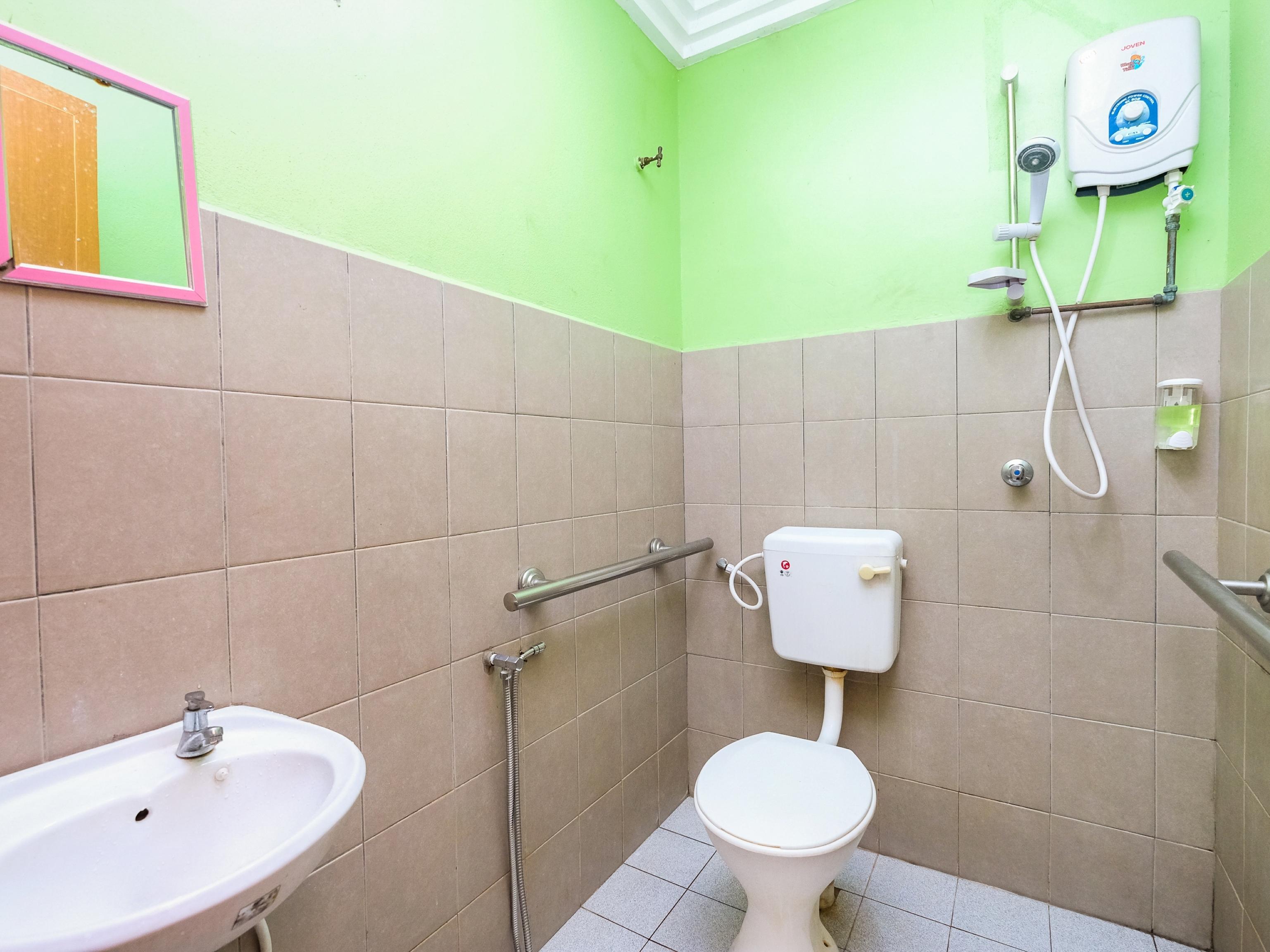 OYO 717 Mr J Hotel Wakaf Che Yeh 2 Exterior foto